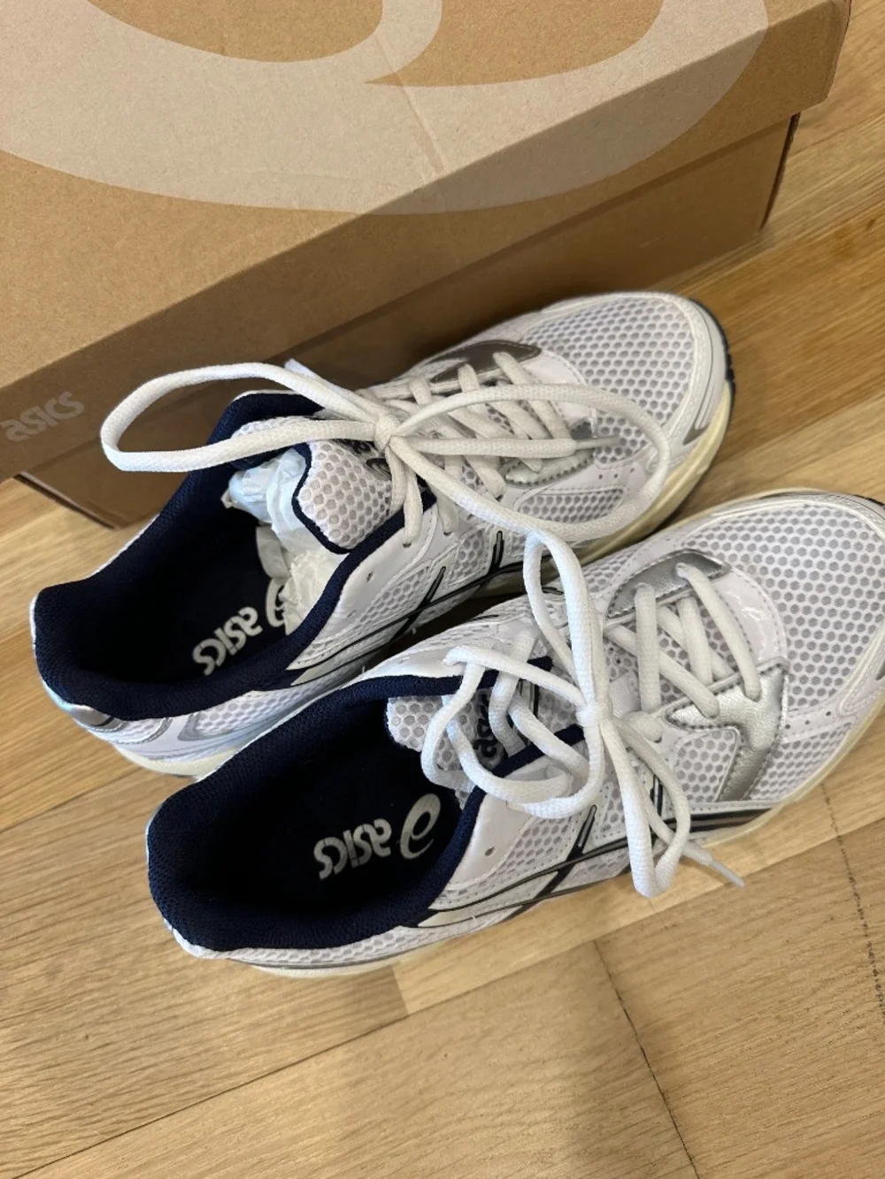 Asics Gel-1130 Women Sneakers Size 8M White/Navy Blue